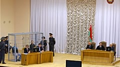 دادگاه دو برادر مظنون به بمبگذاری در مترو در شهر مینسک، به تاریخ ۱۵ سپتامبر ۲۰۱۱