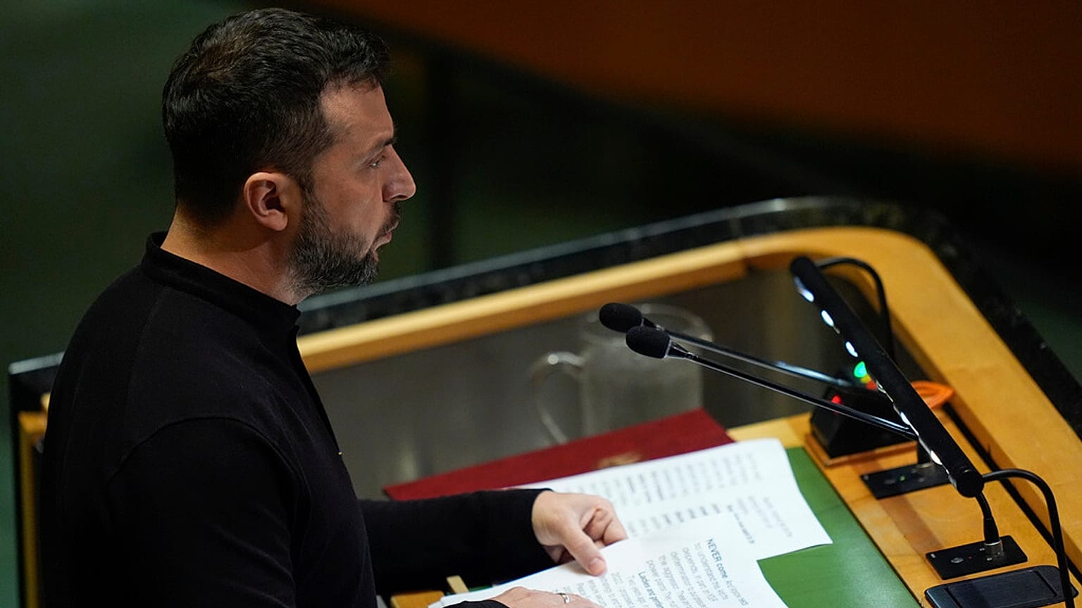 Il Presidente dell'Ucraina Volodymyr Zelenskyy si rivolge alla 79ª sessione dell'Assemblea generale delle Nazioni Unite, mercoledì 25 settembre 2024, presso la sede dell'ONU. 