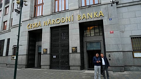 File photo. People stand outside the Czech central bank in Prague, Czech Republic. 2 Nov. 2023. 