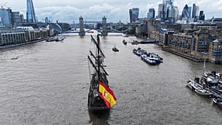Llegada del Galeón Andalucía a Londres por el río Támesis.
