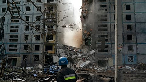 Destruição provocada por ataque russo em Zaporíjia, na Ucrânia.