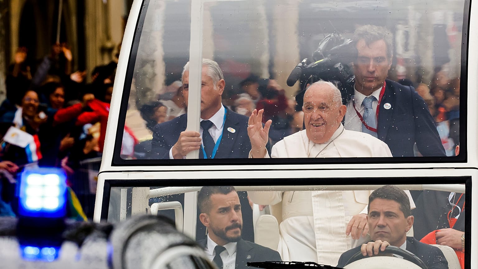 Papa Francis, Lüksemburg ve Belçika'ya yaptığı dört günlük ziyaretin ilk gününde Lüksemburg'daki Place de Metz'i gezdi.