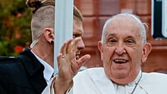 Papst Franziskus traf am Donnerstag im verregneten Luxemburg ein. 