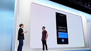 Mark Zuckerberg (Solda), UFC dövüşçüsü Brandon Moreno (Sağda) Meta ile Ray-Ban ortaklığında geliştirilen yeni artırılmış gerçekliğe sahip gözlüğü deniyor, 25 Eylül 2024