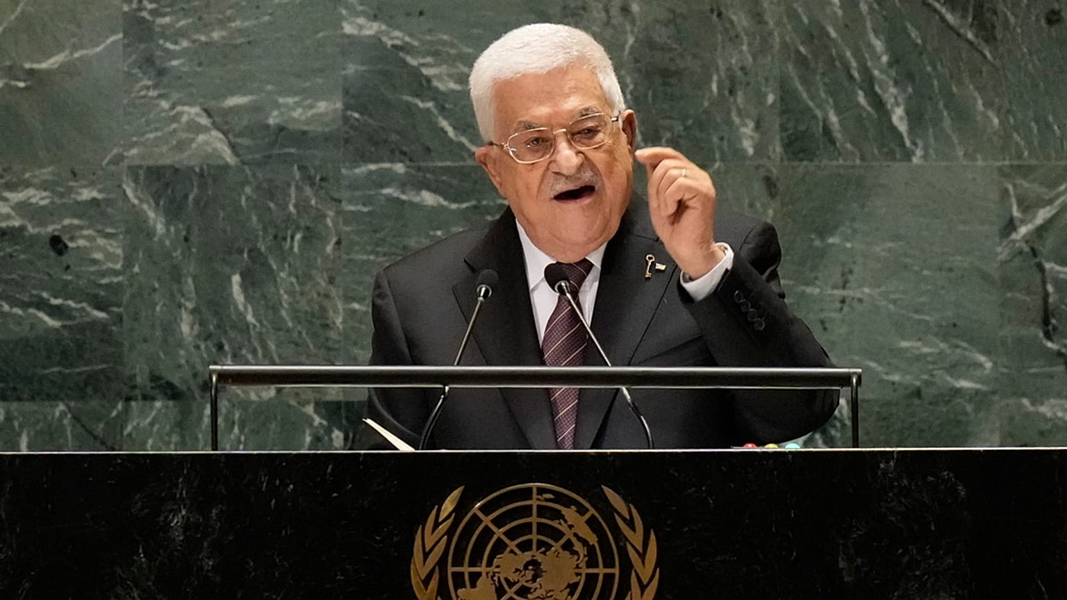 الرئيس الفلسطيني محمود عباس يلقي كلمة أمام الدورة الـ79 للجمعية العامة للأمم المتحدة، الخميس 26 سبتمبر 2024، في مقر الأمم المتحدة.