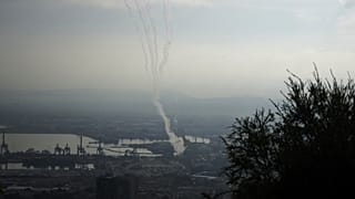 Az izraeli Vaskupola rendszer által leszedett Hezbollah-rakéták Haifánál