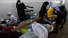 Διανομή ειδών πρώτης ανάγκης σε εκτοπισμένους στην Βηρυτό