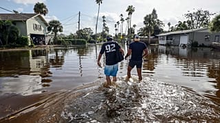 Deux personnes dans le quartier de Shore Acres, à St. Petersburg (Floride)