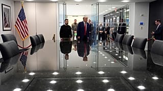 5 Kasım'daki genel seçimlerde Cumhuriyetçi Parti'nin ABD Başkan Adayı Donald Trump, Ukrayna Cumhurbaşkanı Volodimir Zelenskiy ile bir arada, 27 Eylül 2024