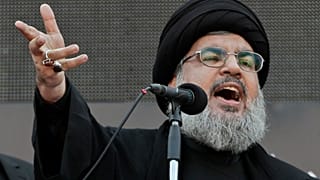 Le chef du Hezbollah, le cheikh Hassan Nasrallah, s'adresse à la foule lors d'une rare apparition publique à l'occasion de l'Achoura, à Beyrouth, le jeudi 14 novembre 2013.