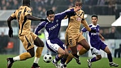 Serhat Akın, Anderlecht formasıyla UEFA Kupası'nın son 32 turunda Bordeaux'a karşı, 13 Şubat 2008