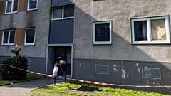 Das Mehrfamilienhaus nach dem Brand in Essen, Deutschland, Sonntag, 29. September 2024. 