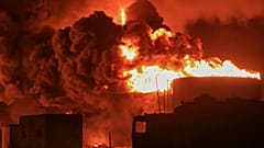 صهاريج النفط تحترق في ميناء الحديدة، اليمن، السبت 20 يوليو 2024.