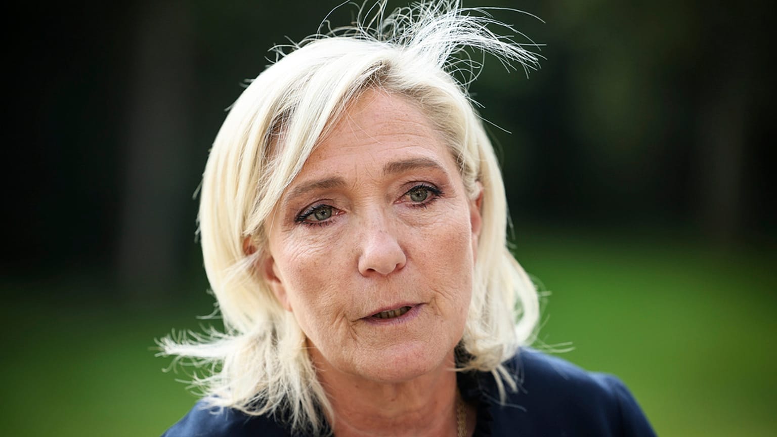 Fransız aşırı sağcı lider Marine Le Pen, Fransa Cumhurbaşkanı Emmanuel Macron ile yaptığı görüşmenin ardından Elysee Sarayı'nda gazetecilerin sorularını yanıtladı, 26 Ağustos 2024, Paris