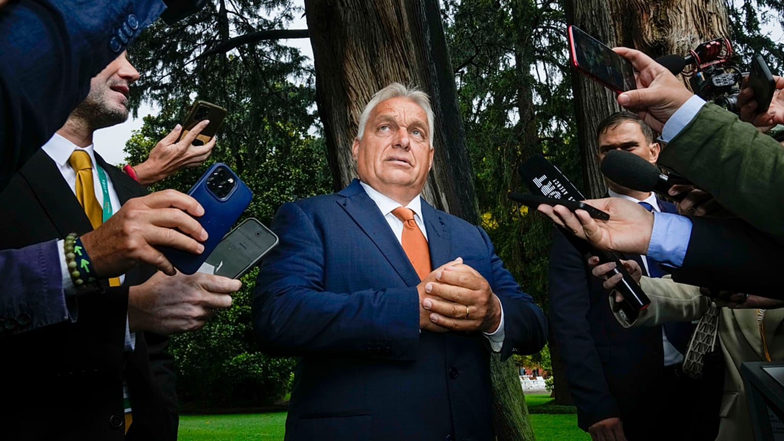 Primeiro-ministro húngaro, Viktor Orban, fala com os jornalistas no fórum económico da Casa Europeia Ambrosetti (TEHA) em Cernobbio, Itália, sexta-feira, 6 de setembro 2024 