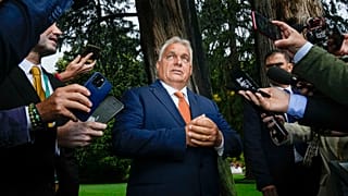 Primeiro-ministro húngaro, Viktor Orban, fala com os jornalistas no fórum económico da Casa Europeia Ambrosetti (TEHA) em Cernobbio, Itália, sexta-feira, 6 de setembro 2024