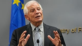 Josep Borrell, responsable de la politique étrangère de l'Union européenne, s'exprime lors d'une conférence de presse conjointe avec le ministre libanais des Affaires étrangères, Abdallah Bouhabib, à Beyrouth, au Liban.