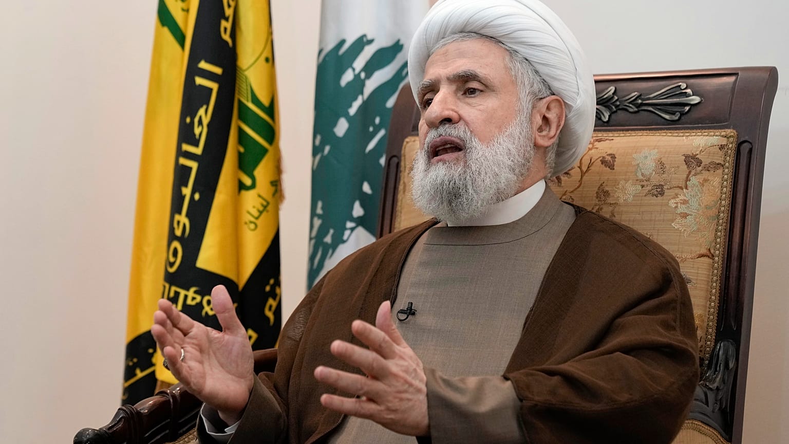 نائب الأمين العام لحزب الله، الشيخ نعيم قاسم، يتحدث خلال مقابلة مع وكالة أسوشيتد برس في الضاحية الجنوبية لبيروت، لبنان، الثلاثاء، 2 يوليو 2024