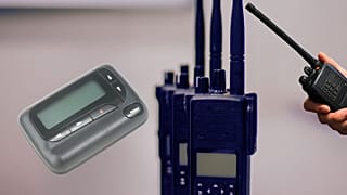 عکس تزئینی از پیجر و تاکیواکی