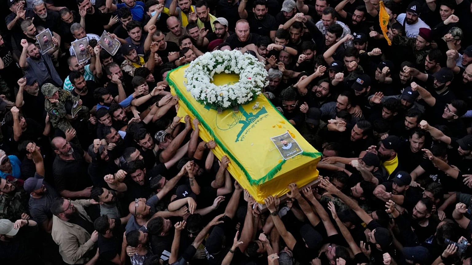 تشییع جنازه یکی از فرماندهان حزب‌الله لبنان