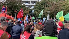 Des milliers de travailleurs des services essentiels se rassemblent à Bruxelles pour réclamer des conditions de travail équitables.