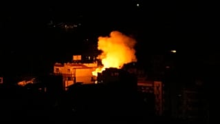 Chamas e fumo de um ataque aéreo israelita que atingiu o subúrbio sul de Beirute, no Líbano, terça-feira, 1 de outubro de 2024.