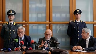 Giovanni Milillo maffiaellenes országos ügyész sajtótájékoztatón a milánói rendőrkapitányságon 2024.09.30-án.