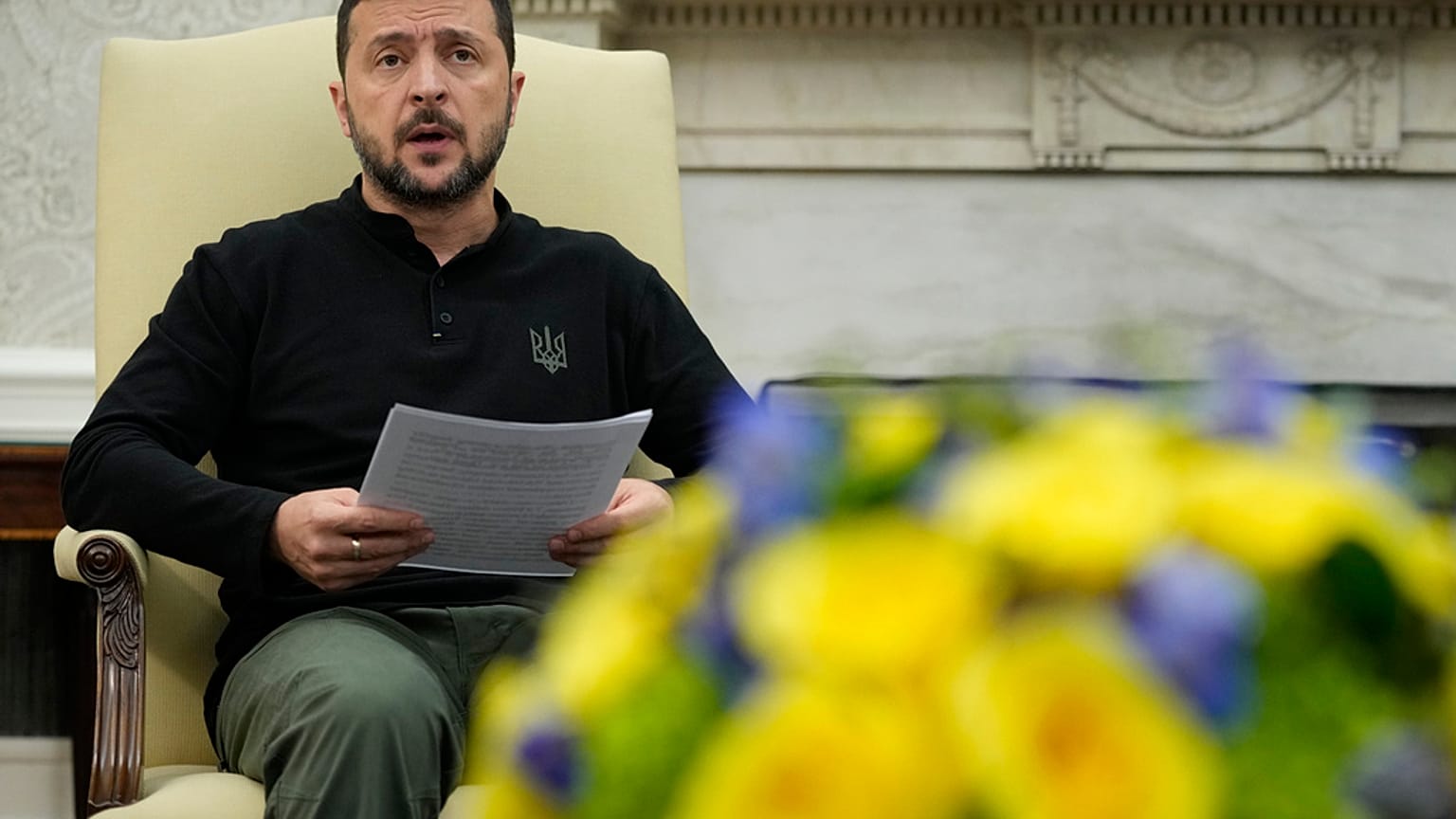 Volodymyr Zelenskyy, fala durante a sua reunião com o Presidente Joe Biden na Sala Oval da Casa Branca, em Washington, na quinta-feira, 26 de setembro de 2024.