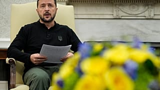 Volodymyr Zelenskyy, fala durante a sua reunião com o Presidente Joe Biden na Sala Oval da Casa Branca, em Washington, na quinta-feira, 26 de setembro de 2024.