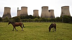 İngiltere'nin Nottingham kentindeki Ratcliffe-on-Soar elektrik santralinin görünümü.