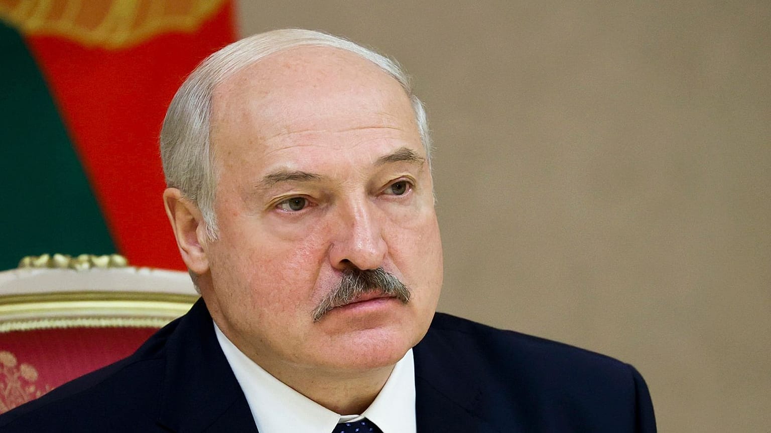 Belarus Cumhurbaşkanı Alexander Lukashenko 2022 yılında Minsk'te bir toplantıya katılıyor.