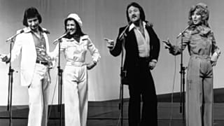 Birleşik Krallık Eurovision birincisi Martin Lee 77 yaşında öldü - resimde: Brotherhood Of Man'den Nicky Stevens, Sandra Stevens, Martin Lee ve Lee Sheridan