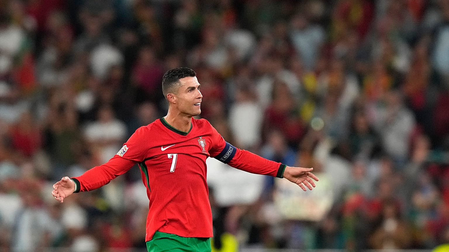 لاعب البرتغال كريستيانو رونالدو يحتفل بعد مباراة البرتغال وإسكتلندا في دوري الأمم الأوروبية لكرة القدم في ملعب لوز في لشبونة، البرتغال، الأحد 8 سبتمبر/أيلول 2024