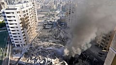الدخان يتصاعد من موقع غارة جوية إسرائيلية في الضاحية، بيروت، لبنان، الأربعاء، 2 أكتوبر/تشرين الأول 2024. (أسوشيتد برس/حسن عمار)