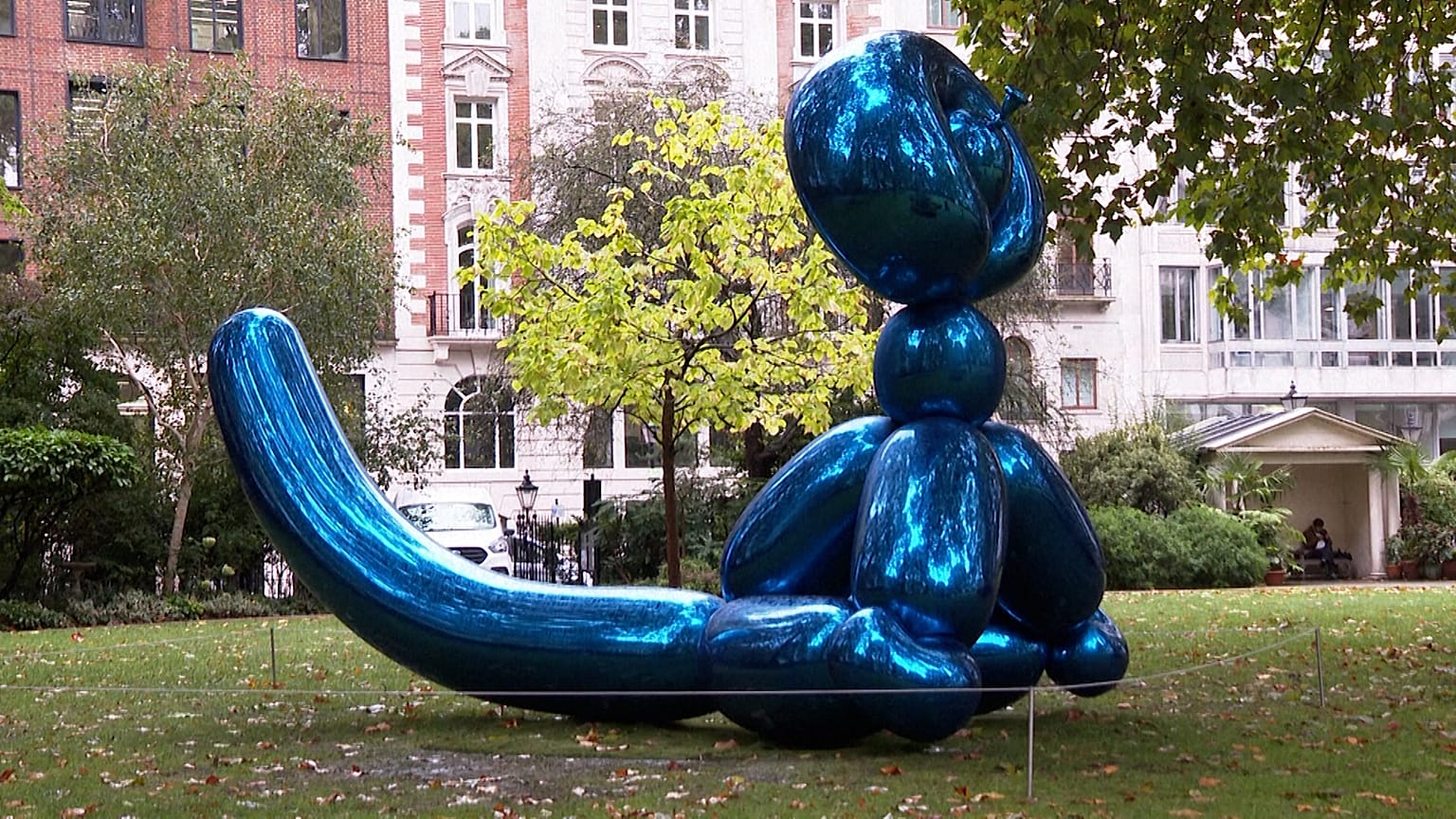 Wide of Balloon Monkey by Jeff Koons, executed in 2006-2013, on display at St. James’s Square