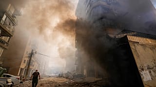 Zerstörung im Umkreis Tel Aviv nach iranischem Raketenangriff
