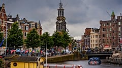 Bu hamleyi eleştirenler, Hollanda'daki kültürel faaliyetlerin Covid kapanmasının ardından yeni yeni toparlanmaya başladığını savunuyor