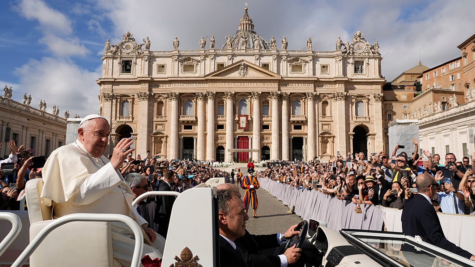 Papa Francis, Vatikan'daki Aziz Petrus Meydanı'nda, 2 Ekim 2024