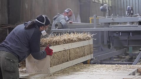 Arquitectos búlgaros construyen viviendas sostenibles.