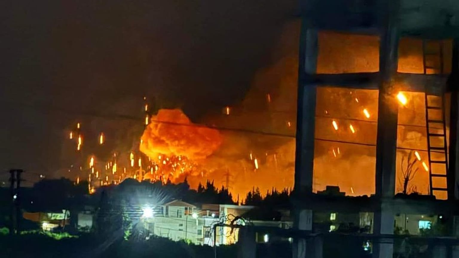 A bázis távoli képe a támadás során