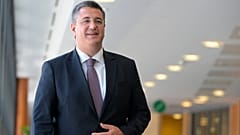 Le commissaire grec désigné Apostolos Tzitzikostas