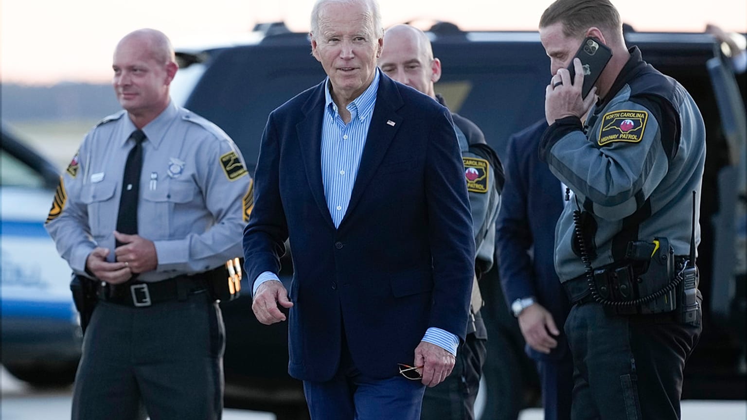 Joe Biden amerikai elnök a Helene hurrikán által sújtott régióba látogatott 