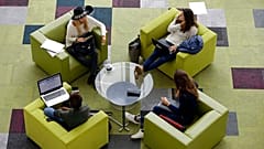 1,66 million d'étudiants étrangers (originaires d'autres pays de l'UE ou de pays non membres de l'UE) entreprenaient des études supérieures dans l'UE en 2022.