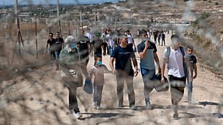Filistinliler, Batı Şeria'nın Tulkarim yakınlarındaki Faroun köyünde Kurban Bayramı'nın 2'nci gününü kutlamak için sınırı geçiyor, 21 Temmuz 2021.