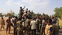 عناصر من الجيش السوداني في شوارع الخرطوم