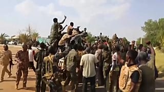 عناصر من الجيش السوداني في شوارع الخرطوم