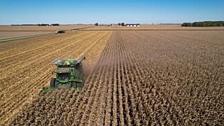 A Greenpeace alerta para o aumento do número de mega-agriculturas e para o desaparecimento das explorações familiares.