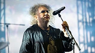 The Cure'dan Robert Smith İngiltere'deki kalp hayır kurumu için yeni sanat eserini açık artırmaya çıkarıyor (burada Riot Fest'te resmedilmiştir - 17 Eylül 2023)
