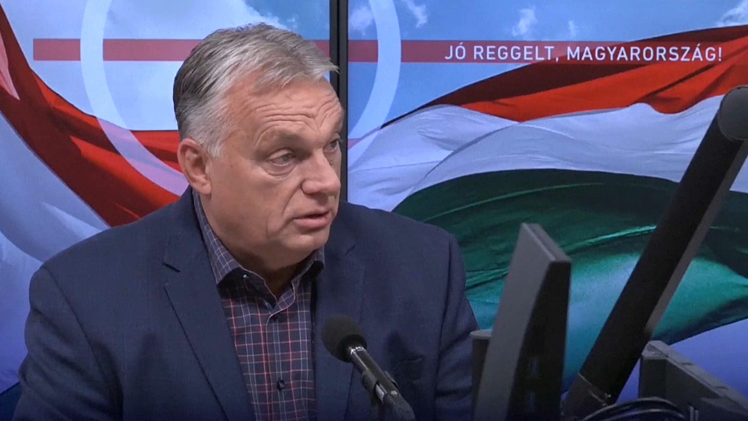Orbán Viktor a Kossuh Rádió stúdiójában 2024. október 4-én