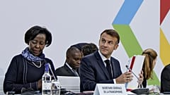 Le président français Emmanuel Macron assiste à la première séance de travail du 19e Sommet de la Francophonie à Paris, le 5 octobre 2024.